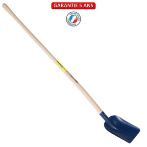 Pelle Charentaise.  Emmanché cintré 135.  La largeur du fer est de 17 cm.