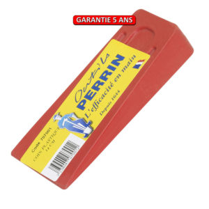 Coin en plastique.  Longueur de 14 cm.  Outil à main pour la coupe du bois.