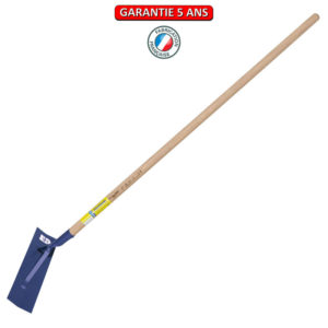 Racloir à bitume renforcé.  Emmanché droit 130. La largeur du fer est de 48 cm.