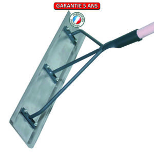 Racloir à enrobé en aluminium.  Emmanché droit 130.  Largeur de 60 cm.